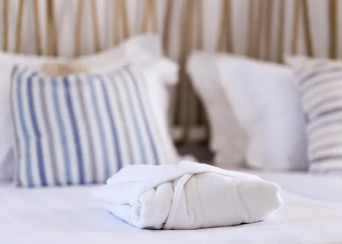 Isalos Naxos * Naxos City